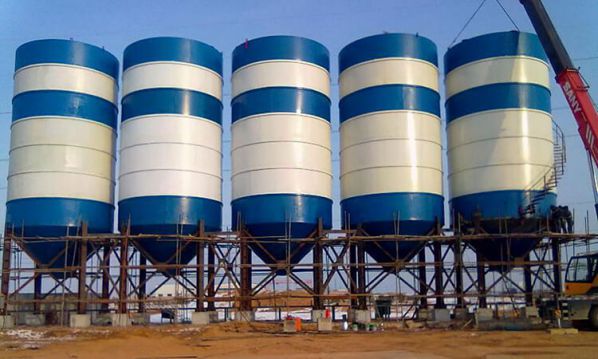 Vì được đặt ở ngoài trời nên cấu tạo của silo chứa xi măng rất đảm bảo